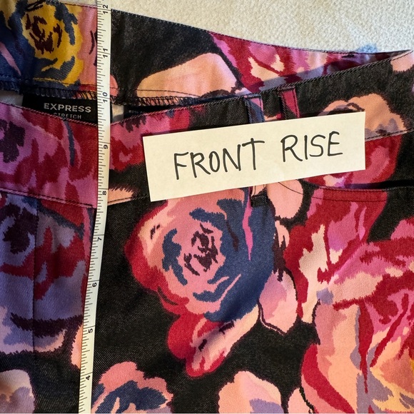 (11/12) An Express Bounty of Slightly Shimmering Roses on Black, Wide-Leg Capri - Picture 6 of 13